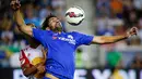 Penyerang Chelsea, Diego Costa mengontrol bola dari hadangan pemain New York Red Bulls pada International Champions Cup 2015 di Red Bull Arena, Kamis (23/7/2015). New York Red Bulls menang atas Chelsea dengan skor 4-2. (Reuters/Eduardo Alvarez Livepic)