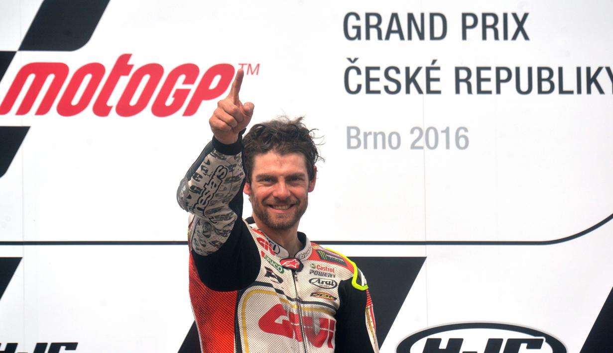 Pebalap asal Inggris, Cal Crutchlow menempati urutan ketiga Trending Riders dengan mengoleksi 8% total mention jelang Grand Prix di Sirkuit Phillip Island, Australia. (AFP/Michal Cizek)