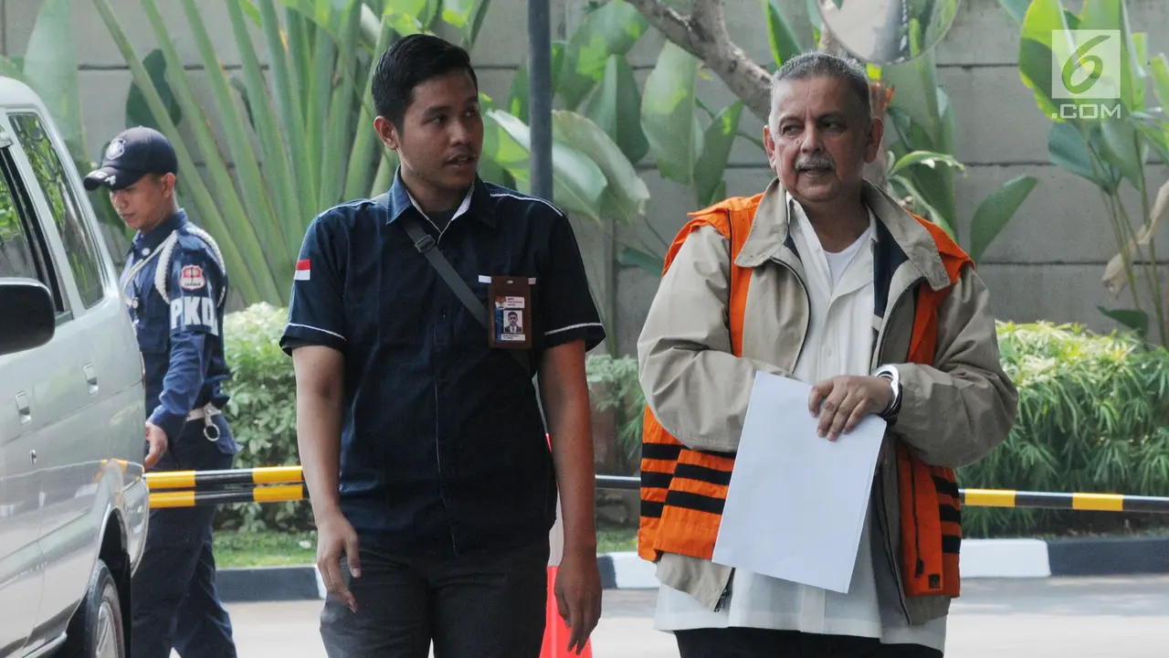 Diperiksa KPK, Sofyan Basir Tutupi Tangan Terborgol dengan Kertas