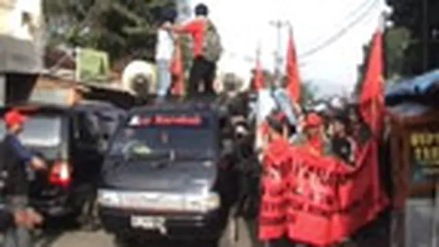 Ribuan Karyawan PT Kaharex Cimahi Mogok Kerja