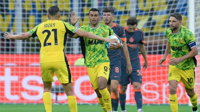Foto: Parade Aksi Berkelas Jay Idzes saat Berusaha Meredam Serangan Inter Milan di Liga Italia