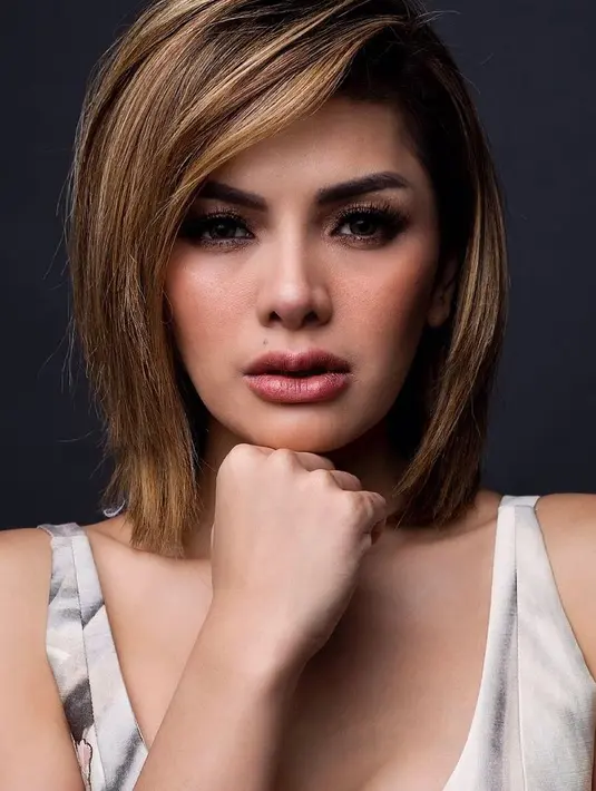 "Jujur ya Niki takut punya hubungan sama orang Indonesia, jadi nggak akan Niki tanggepin," jelas Niki. (instagram/nikitamirzanimawardi_17)