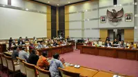 Komisi III DPR menggelar rapat pleno membahas capim KPK di Gedung Parlemen, Senayan, Jakarta Pusat, Senin (30/11/2015). (Liputan6.com/Johan Tallo)