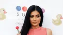 Mata tajam nan indah yang dimiliki Kylie memang begitu sempurna. Kylie selalu membiasakan diri menggunakan eye cream agar mata terlihat lebih segar sepanjang hari. (AFP/Bintang.com)