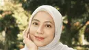 <p>Namun lama kelamaan dia menjadi terbiasa dan nyaman dengan penampilan barunya mengenakan hijab. (Foto: Instagram/ zaraadhsty)</p>
