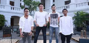  Ariel NOAH dan kawan-kawan menceritakan jika karantina merupakan tradisi Noah ketika membuat album baru