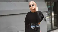 13 Inspirasi Outfit Serba Hitam untuk Mahasiswi Modis, Terkesan Elegan dan Misterius