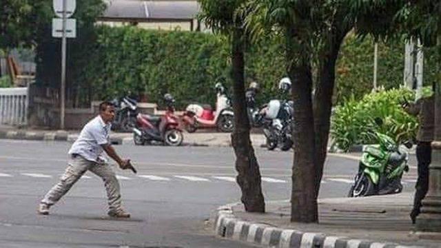 7 Cerita Bom Sarinah dari Sudut Pandang Untung Sangaji,