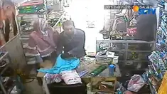 Rekaman pencurian dengan modus sebagai pembeli itu menjadi viral di media sosial. 