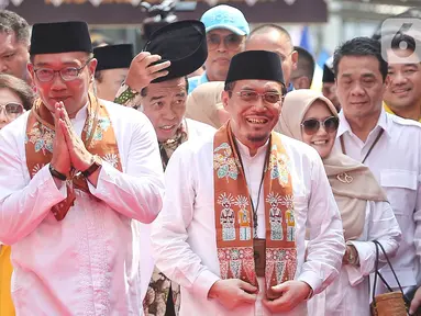 Pasangan bakal calon gubernur dan wakil gubernur DKI Jakarta Ridwan Kamil dan Suswono saat tiba di halaman kantor Komisi Pemilihan Umum (KPU) Provinsi DKI Jakarta, Jalan Salemba Raya, Jakarta, Rabu (28/8/2024). (Liputan6.com/Angga Yuniar)
