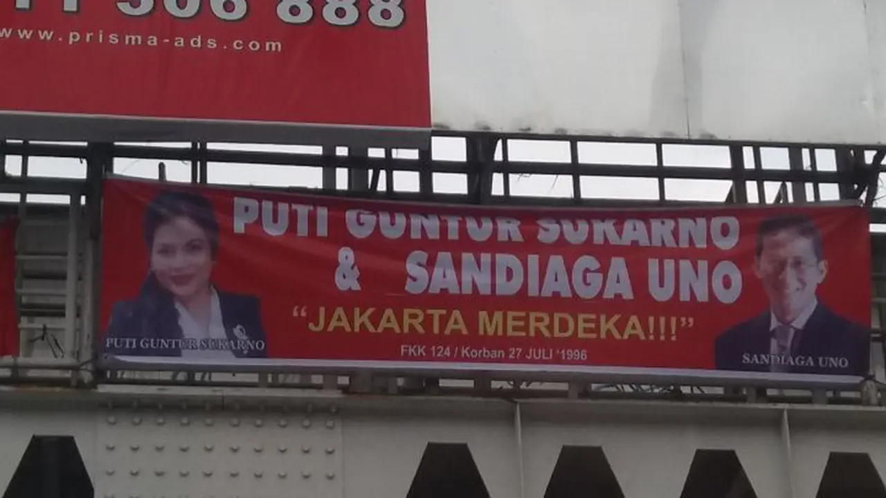 Beredar spanduk dukungan untuk Puti Guntur Sukarno dan Sandiaga Uno. 