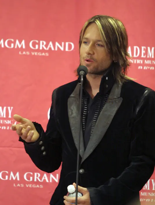 "Saya sangat tersentuh oleh curahan cinta dan dukungan yang (istri) dan saya, dan keluarga kami, telah terima sejak ayah saya meninggal pada Sabtu malam,” ungkap Keith Urban dalam pernyataan yang dikutip dari people.com. (Bintang/EPA)