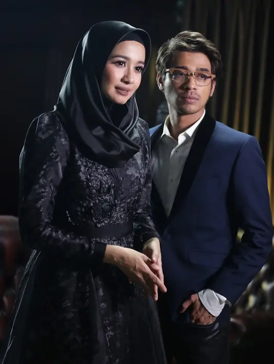 Pemeran Utama Wanita Terbaik lewat perannya sebagai Citra dalam Indonesia Box Office Movie Awards 2016 itu mengaku gampang bekerja sama dengan Wafdah dalam video klip tersebut. Meski ia baru mengenalnya. (Bambang E. Ros/Bintang.com)