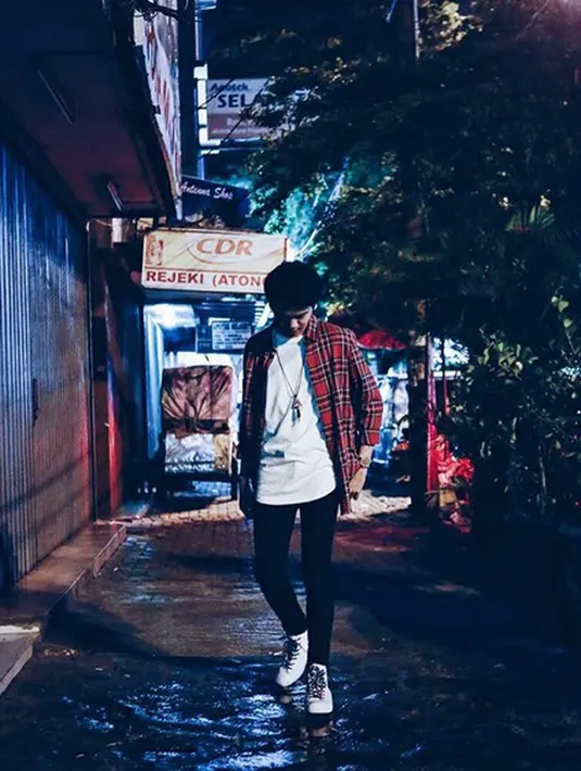 Masih mendapatkan ruang di hati masyarakat Indonesia, CJR tak merasa tinggi hati. Mereka mempersembahkan piala kemenangannya untuk semua pihak yang sudah mendukung dirinya, terutama untuk Iqbal. (Instagram/iqbaal.e)