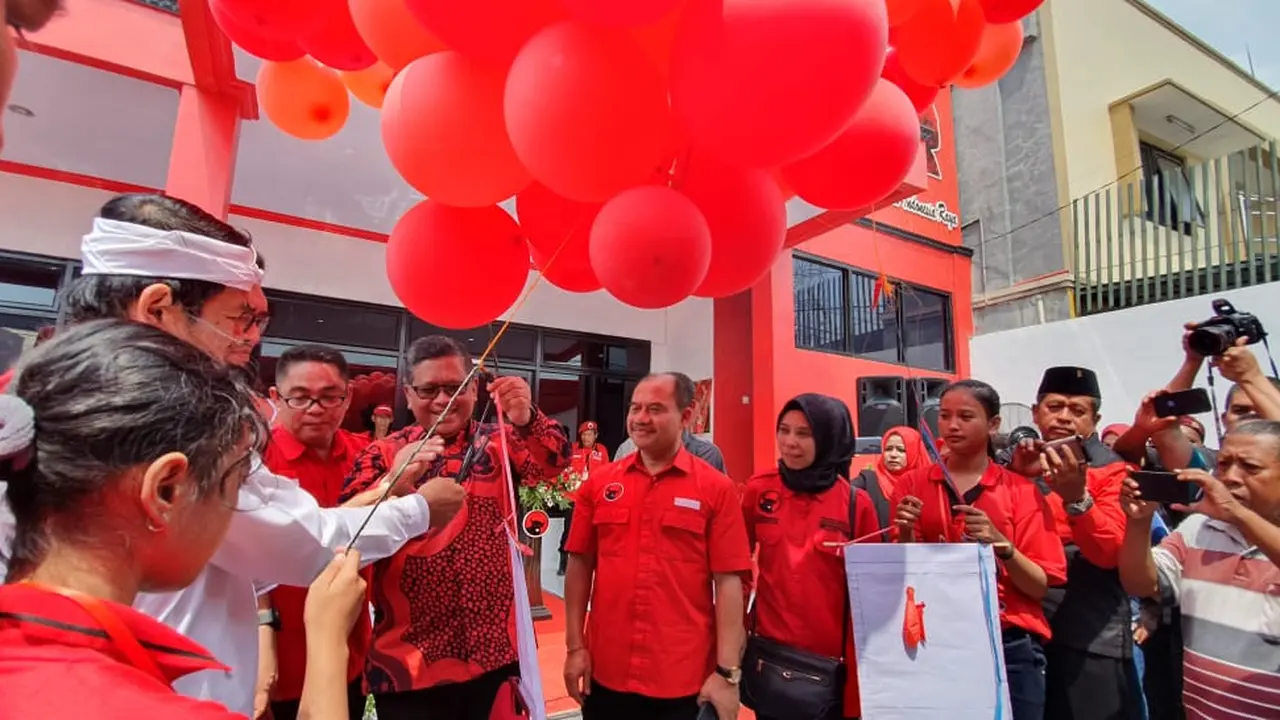 Peresmian kantor DPC Purwakarta PDIP. (Merdeka.com/Muhammad Genantan Saputra)