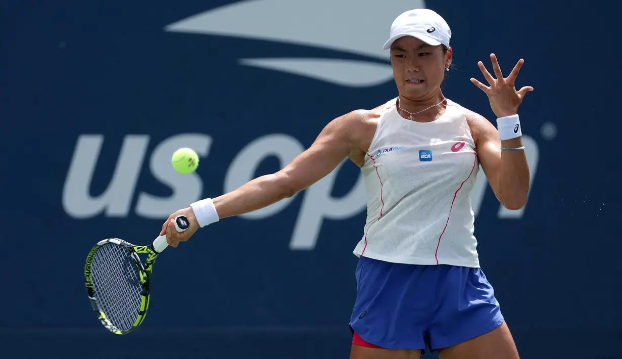Janice Tjen juga masih belum terkalahkan. Sebelumnya, ia meraih kemenangan dalam tiga laga kualifikasi. (Matthew Stockman/Getty Images North America/Getty Images via AFP)
