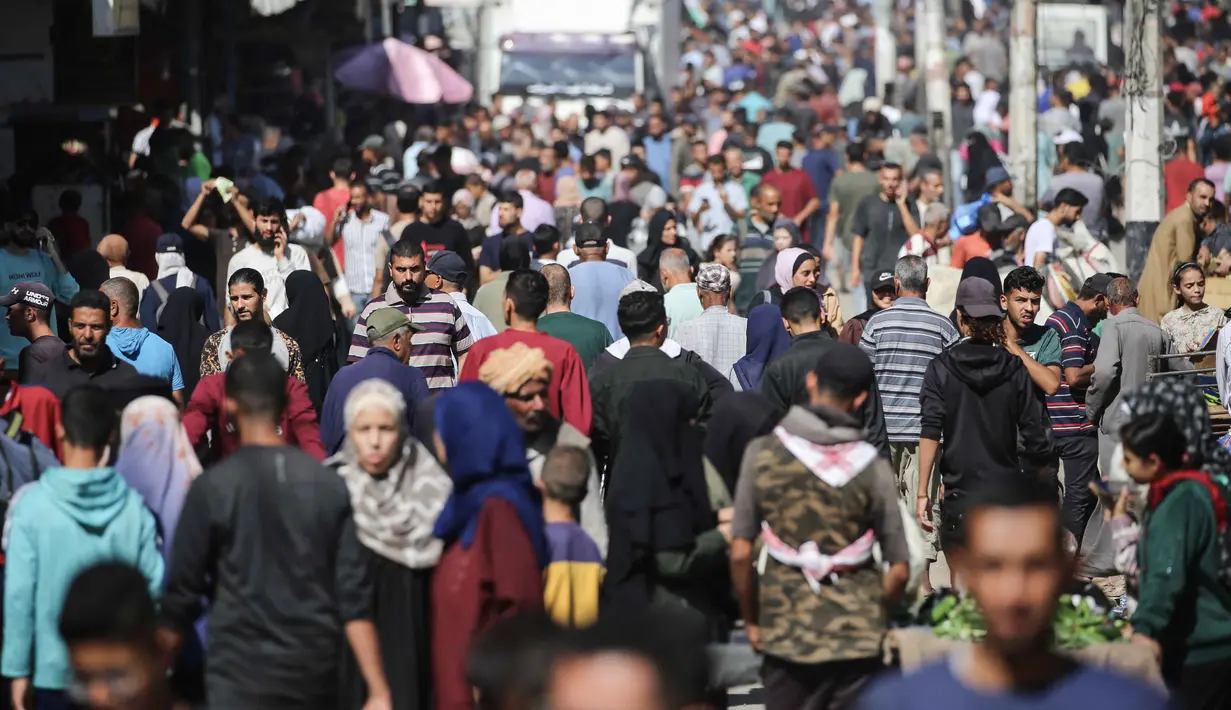 Pembukaan perbatasan ini dilakukan setelah Hamas menyerahkan lebih banyak jenazah sandera. (Eyad BABA/AFP)