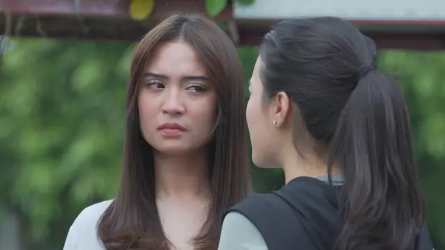 Di Antara Dua Cinta