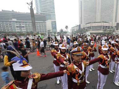 Polisi Cilik melakukan aksi baris-berbaris  saat CFD di kawasan Budaran HI, Jakarta, Minggu (3/7/2022). Aksi ini dalam rangka memeriahkan HUT ke-76 Bhayangkara. (Liputan6.com/Angga Yuniar)