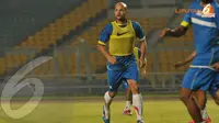 Van Dijk dan Made Tetap Tinggal, Tony Pulang ke Kandang Maung