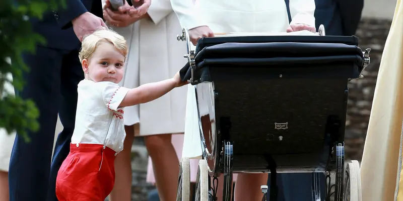 20150705-Tingkah Menggemaskan Pangeran George Setelah Pembaptisan Sang Adik-Inggris 1