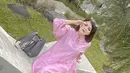 Sibuk menjadi ibu rumah tangga yang memiliki dua buah hati, Tania Putri kerap tampil elegan dengan berbagai outfit kerennya. Dalam media sosial Instagramnya, ia pun masih kerap menyapa para penggemarnya setianya. Ia pun kerap membagikan potret kompaknya saat bersama suami maupun kedua buah hatinya. (Liputan6.com/IG/@taniaputri1707)