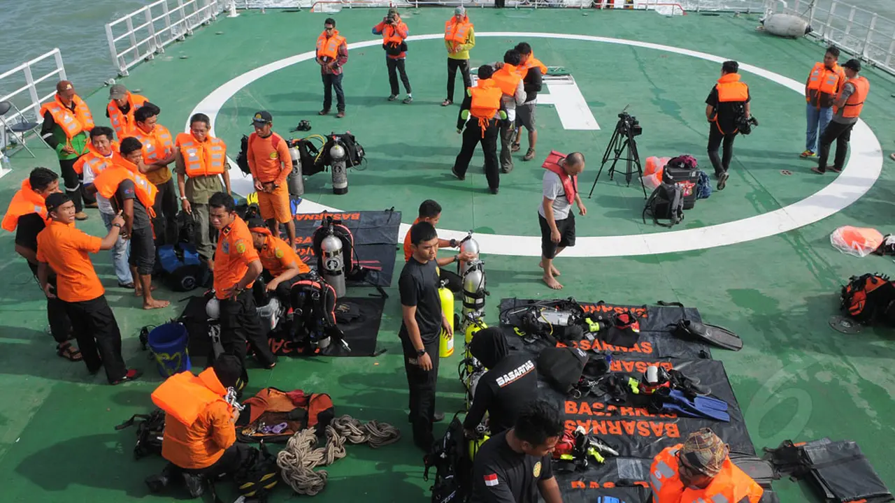 Kesiapan Tim Penyelam Saat Pencarian Korban AirAsia QZ8501