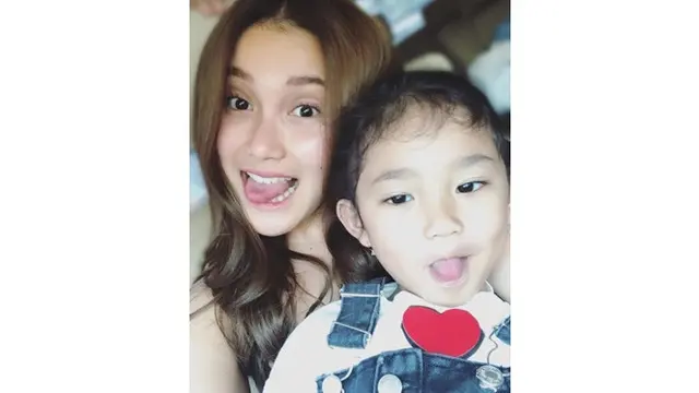 5 Potret Ayu Ting Ting saat Baru Bangun Tidur, Tetap Memesona