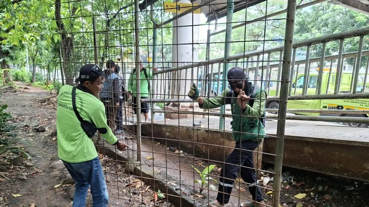 Akses Masuk Taman Kota Cawang Ditutup