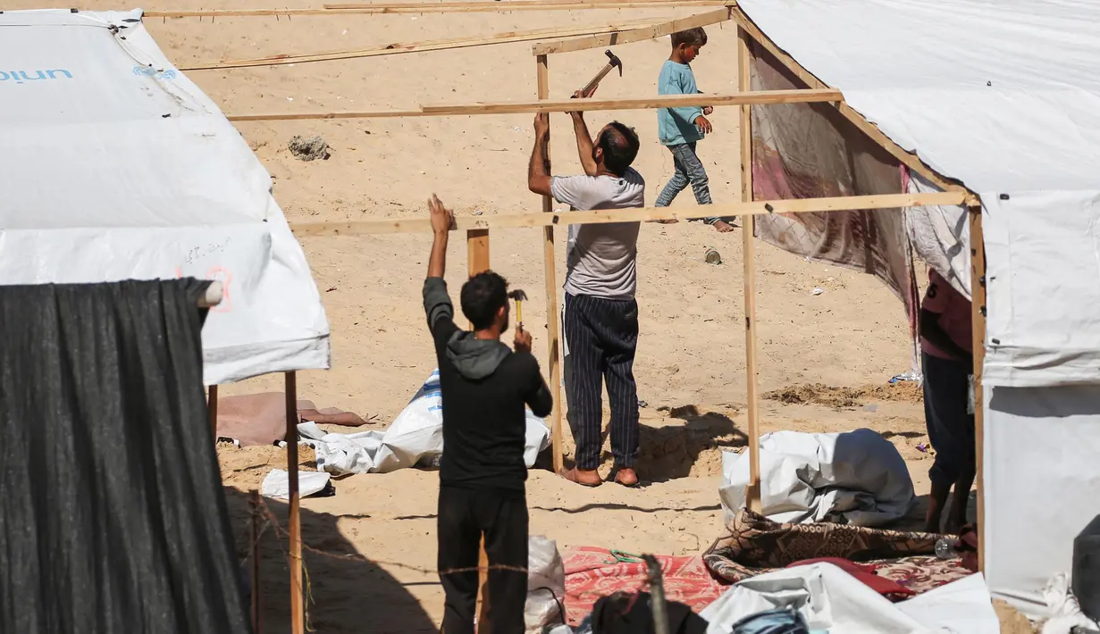 Sekitar 100 ribu warga Palestina didesak Israel untuk segera meninggalkan Rafah. (Foto: AFP)