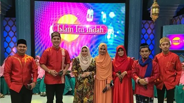 Kerap Tampil Seksi, 6 Pesona Vanessa Angel saat Pakai Hijab Ini Tuai Pujian