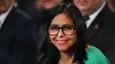 Ia mendapat dukungan dari militer Venezuela sebagai pemimpin baru negara tersebut. Tampak dalam foto, Presiden sementara Venezuela, Delcy Rodriguez, tersenyum setelah sidang Majelis Nasional di Caracas pada 5 Januari 2026. (Federico PARRA/AFP)
