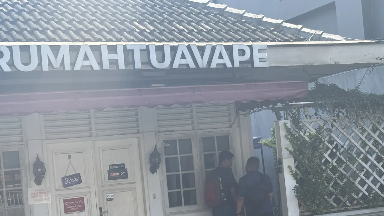 Kompolnas menyambangi tempat kos yang ditinggali diplomat muda Kemlu ADP (39) semasa hidup di Jalan Gondangdia Kecil, Menteng Jakarta Pusat pada Selasa (22/7/2025).