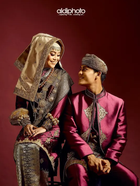 Meskipun sudah mengumumkan acara lamarannya, namun Lesty Kejora dan Rizky Billar masih merahasiakan terkait tanggal pernikahannya. (Instagram/lestykejora)