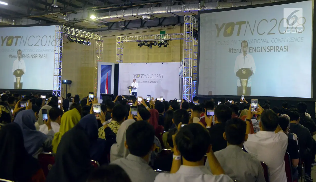 Presiden Joko Widodo memberi sambutan saat acara "Young On Top NationalConference (YOTCN) di Balai Kartini, Jakarta, Sabtu (25/8). YOTCN merupakan kegiatan tahunan berskala nasional. (Liputan6.com/Pool/Ist)