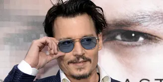 DIkenal sebagai aktor kenamaan Hollywood, Johnny Depp ternyata punya 'passion' besar dalam dunia musik. (Bintang/EPA)