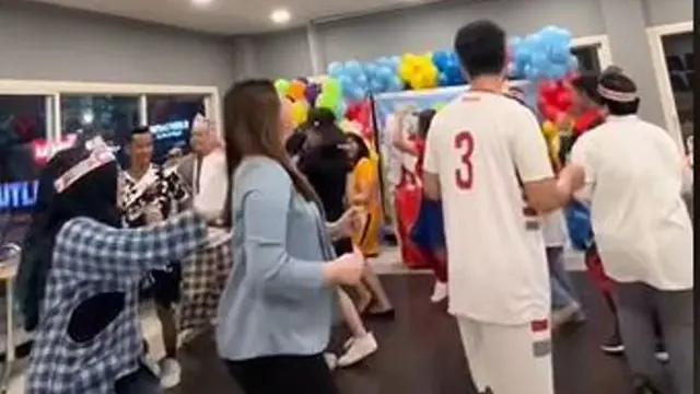 Rayakan Ulang Tahun di Restoran Cepat Saji, Para Tamunya Pakai Kostum Sesuai Cita-Cita