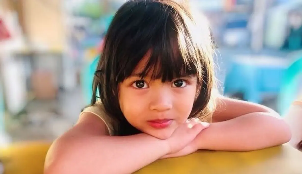 Muhammad Ali, merupakan anak bungsu Ahmad Dhani bersama Mulan Jameela. Sebelumnya ia sempat dinamai Syailendra, kemudian diganti dengan Ali. [Instagram @mulanjameela1]