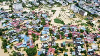 Sejumlah sungai di Vietnam Utara mencapai ketinggian air yang cukup berbahaya. (Xuan Quang/AFP)