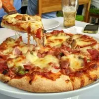 Pizza. foto: Instagram (aboutcirebonid)