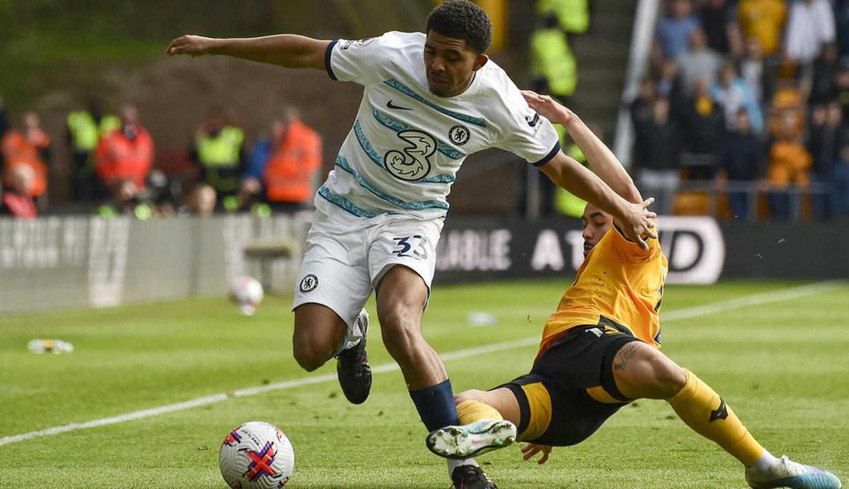 <p>Chelsea sempat menebar ancaman di menit-menit awal melalui penetrasi bek kanan Reece James. Sayangnya umpan silang pemain nasional Inggris ini tidak ada yang menyambut di kotak penalti Wolverhampton Wanderers. (AP Photo/Rui Vieira)</p>