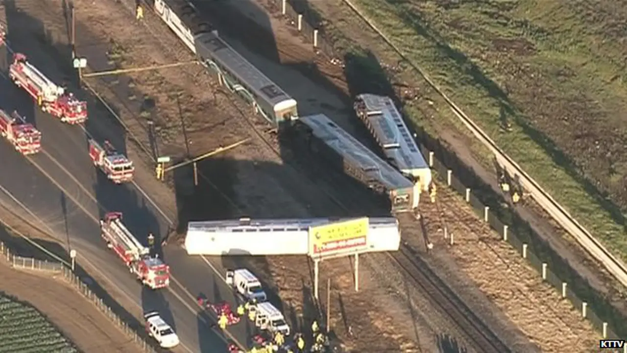 Kereta Hantam Truk Lalu Meledak di California, Puluhan Orang Luka