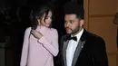 Lantaran sibuk dengan karier bermusiknya masing-masing, Selena Gomez dan The Weeknd belakangan ini memang jarang terlihat dari pemberitaan publik. Namun kabar bahagia pun datang soal hubungannya yang akan makin serius. (AFP/Angela Weis)