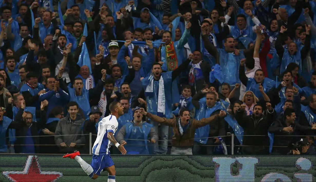 Selebrasi Ricardo Quaresma usai mencetak gol penalti ke gawang Manuel Neuer  (REUTERS/Miguel Vidal)
