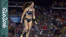 Ekspresi Eliza McCartney setelah berhasil melewati mistar pada final  Olimpiade Rio 2016 di Olimpic Stadium, Brasi, (20/8/2016). (REUTERS/Kai Pfaffenbach)
