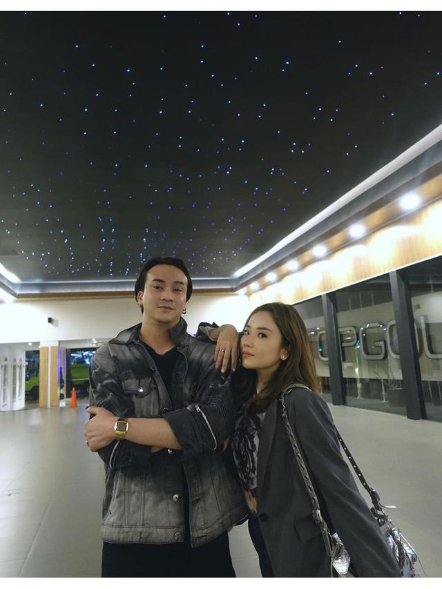 13 Tahun Menikah, Ini 6 Potret Dimaz Andrean dan Istri yang Harmonis