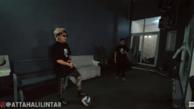 Ruang kosong di samping. (Youtube/Atta Halilintar)