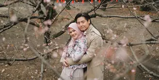 Cut Meyriska dan Roger Danuarta, untuk pertamakalinya menjalani Ramadan tahun 2020 ini sebagai pasangan suami istri. Di samping itu, Cut Meyriska juga kini tengah berbadan dua. Namun tak menyurutkan semangatnya untuk berpuasa. (Instagram/cutratumeyriska)