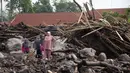 Jumlah korban jiwa yang meninggal dunia terus bertambah seiring masih berjalannya proses pencarian dan evakuasi. (AP Photo/Sutan Malik Kayo)