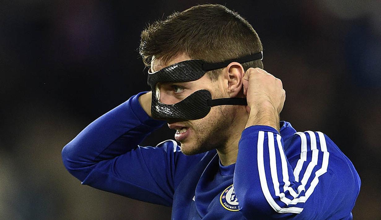 5. Cesar Azpilicueta, diberitakan, AS, bek sayap Chelsea ini menjadi buruan dari Manchester United. Faktor kedekatannya dengan Jose Mourinho diyakini akan menjadi pertimbangan pria Spanyol itu untuk meninggalkan London. (AFP/Franck Fife)